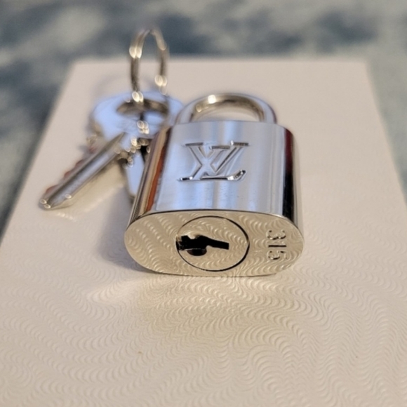 Louis Vuitton Silver Padlock with Keys - Picture 10 of 11